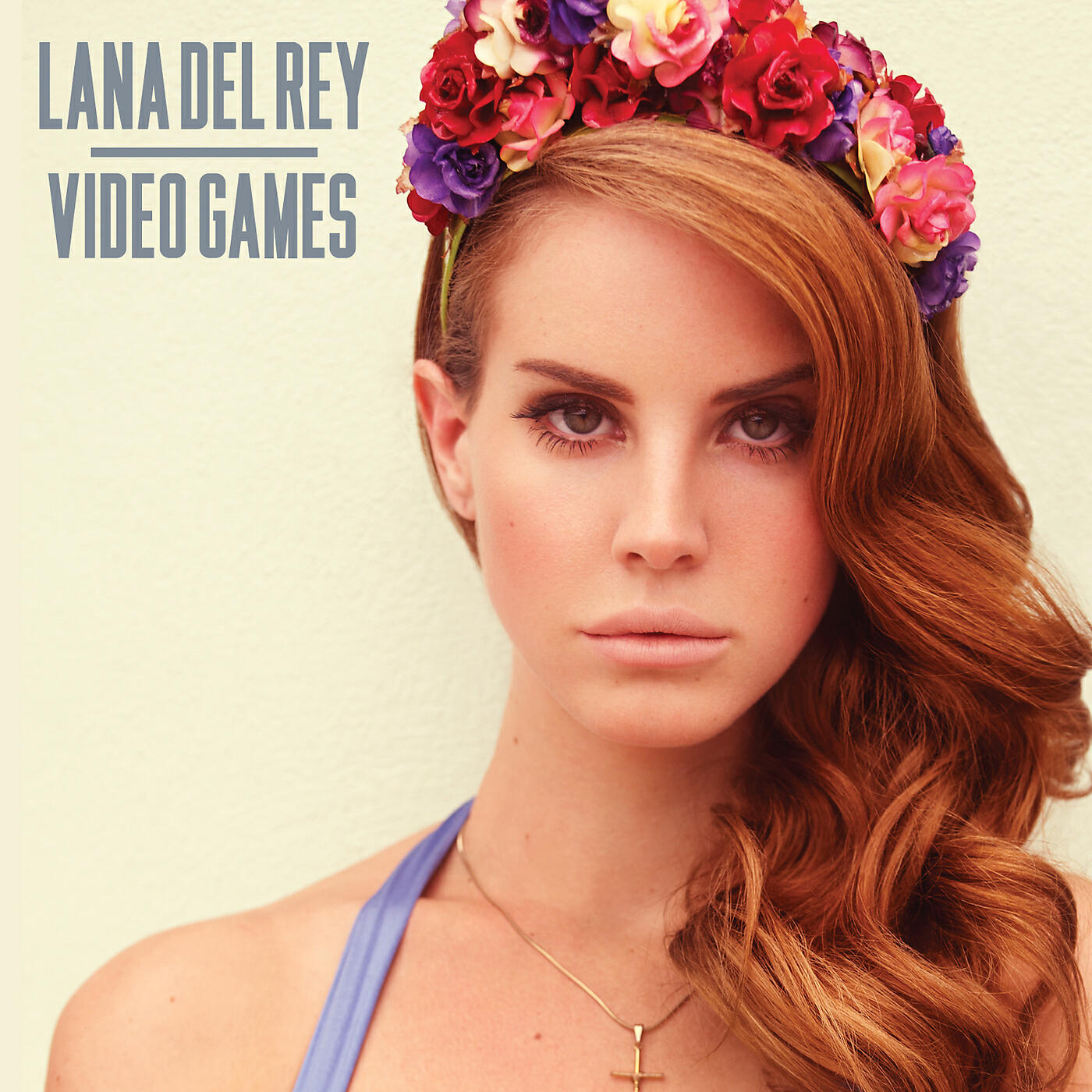Lana del rey video games перевод. Lana del Rey видео. Лана дель Рей 2022. Лана дель Рей цветы на голове. Лана дель Рей рыжая.