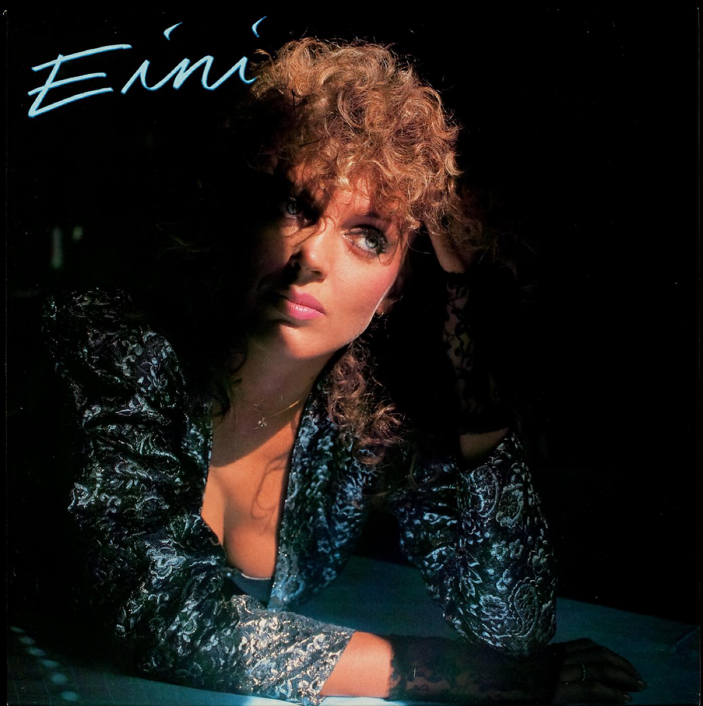 Eini - Tyttö rannalla
