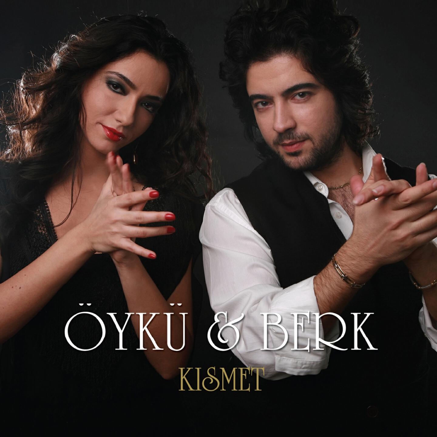 Öykü Gürman - Evlerinin Önü Boyalı Direk