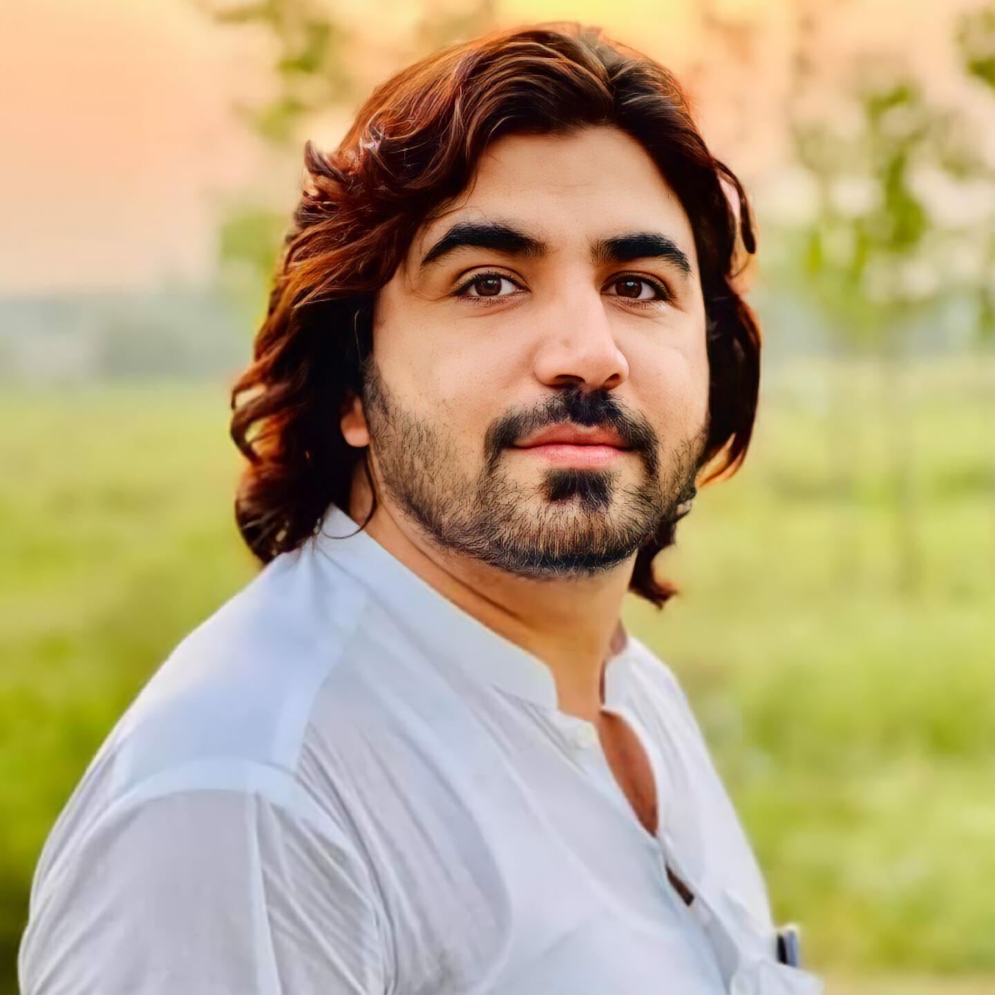 Asfandyar Momand - Pa Sa Khfa Rana Gullan Di