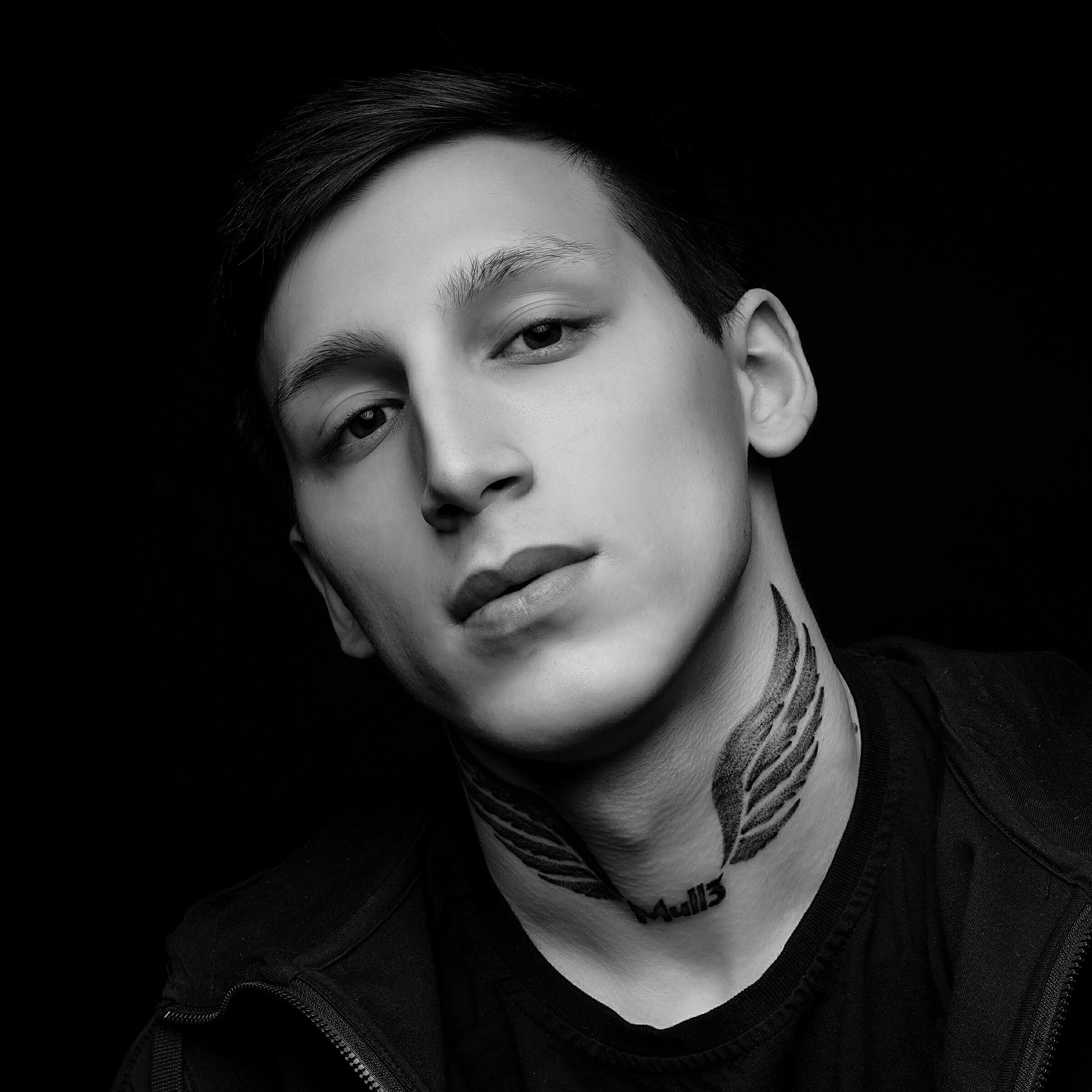 Раз кто исполнитель. Раз кто исполнитель. 84 lookbuffalo. Тбили певец. Saluki boulevard depo.