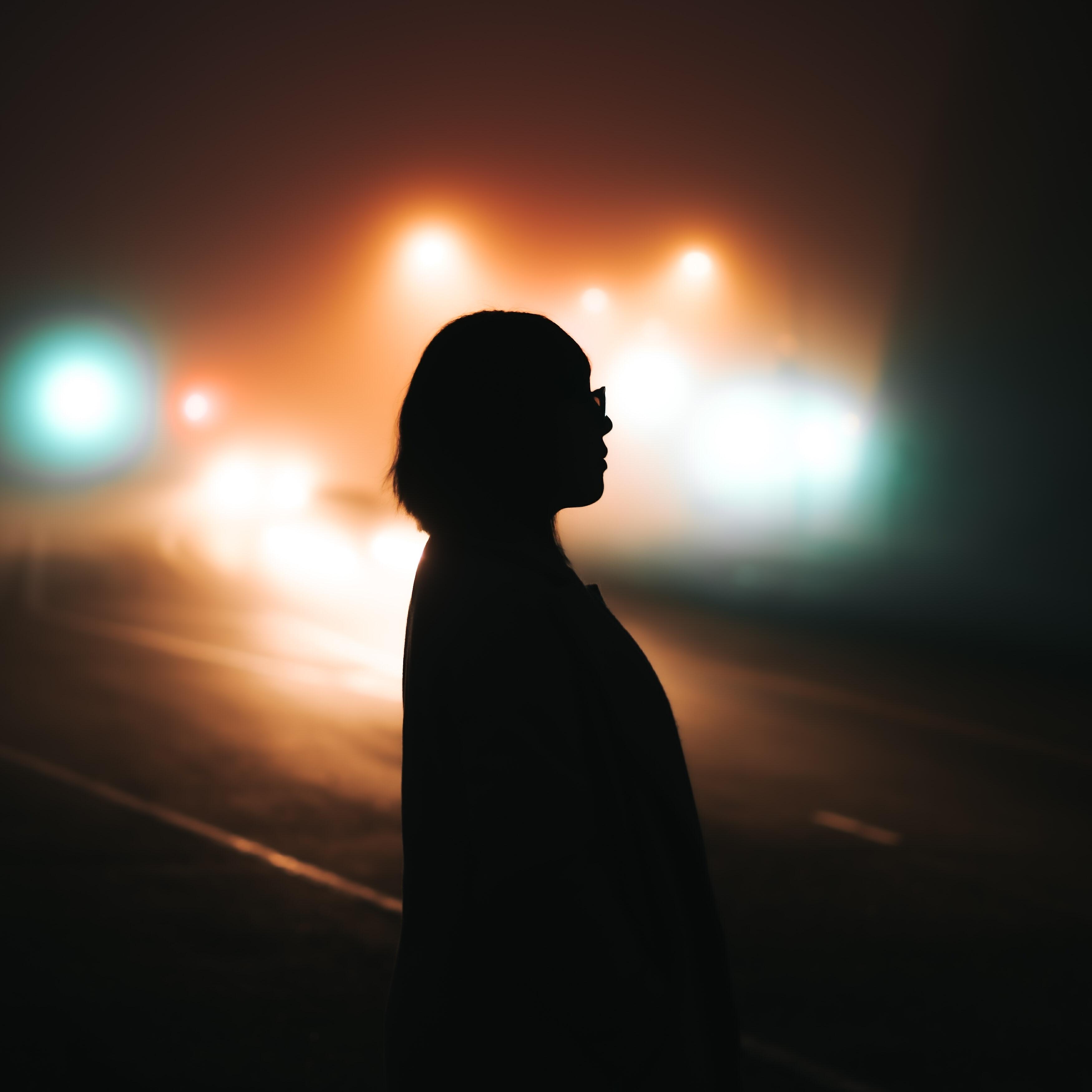 Афоризмы про ночь. Прошлое останется в прошлом цитаты. Таинственные пейзаж со звездным небом. Пробежка ночью. Футболка седая ночь.