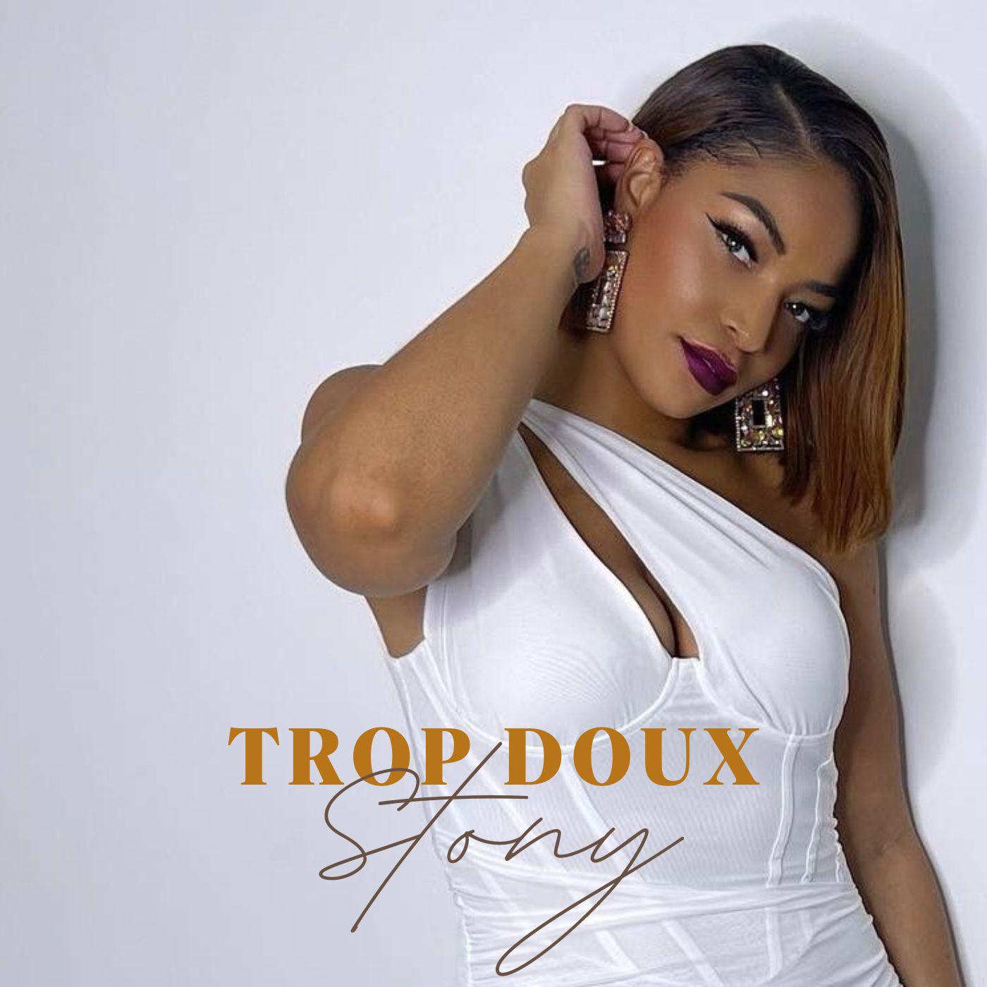Постер альбома TROP DOUX