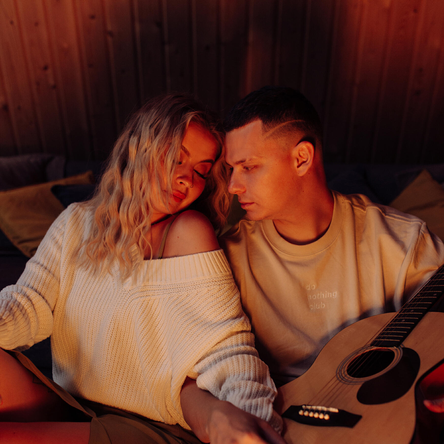 Альбом В темноте исполнителя 5УТРА