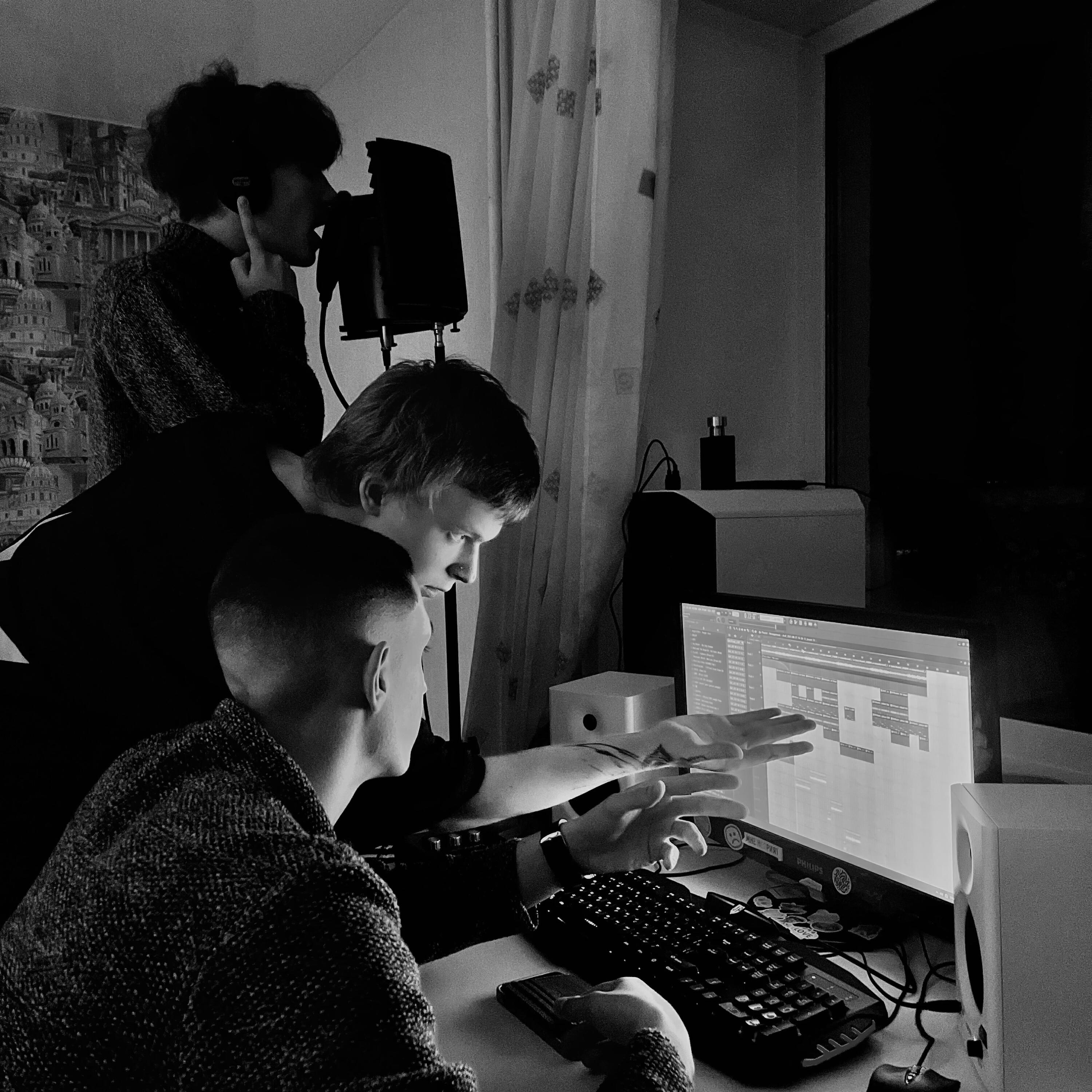 Альбом Оса исполнителя NikiBusy, Onezhka, FAYTEEM