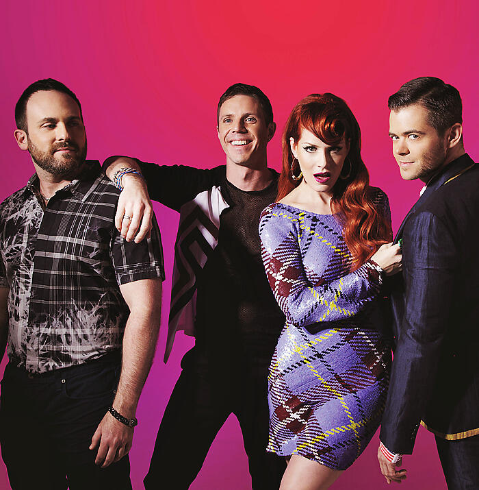 T come. Группа Scissor sisters. Scissor sisters 2021. Scissor sisters Scissor sisters 2004. Scissor sisters солист.