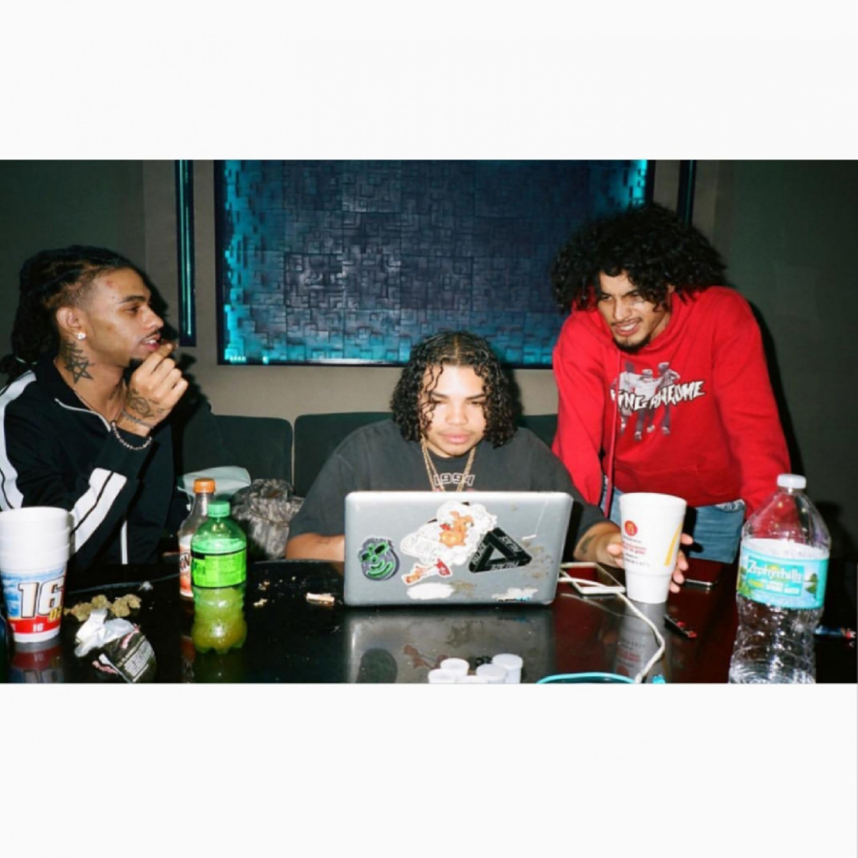 Robb Bank$ - EA (feat. wifisfuneral)