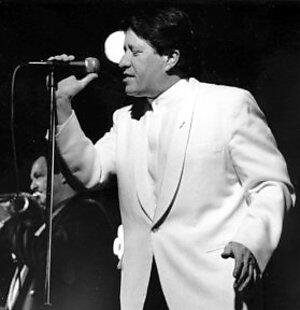 Jony титры. Последняя песня джонни. Джонни песни mp3. Артист джонни русский. Джонни певец в полный рост.